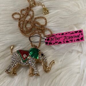 Betsey Johnson elephant 🐘 necklace